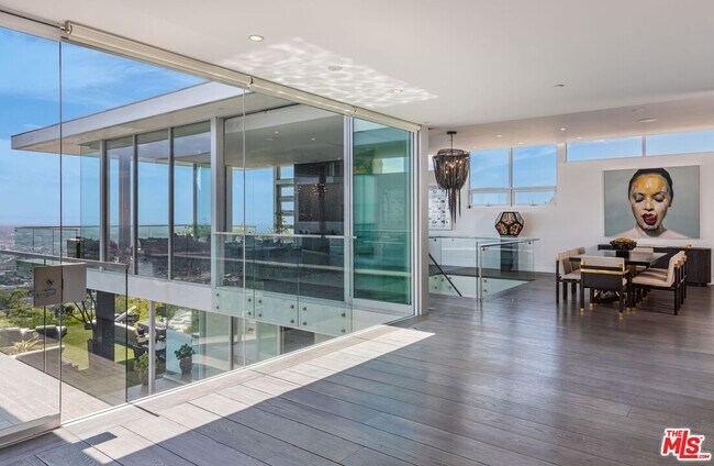 Foto del edificio - 1474 Blue Jay Way
