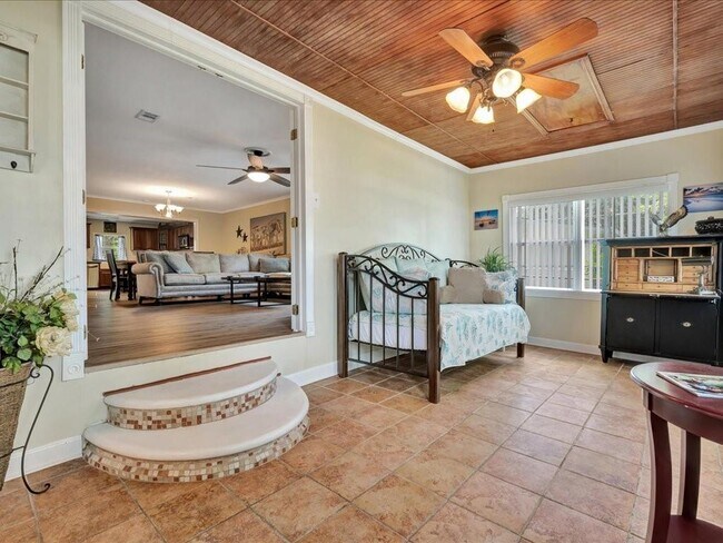 Building Photo - 683 Water View Dr