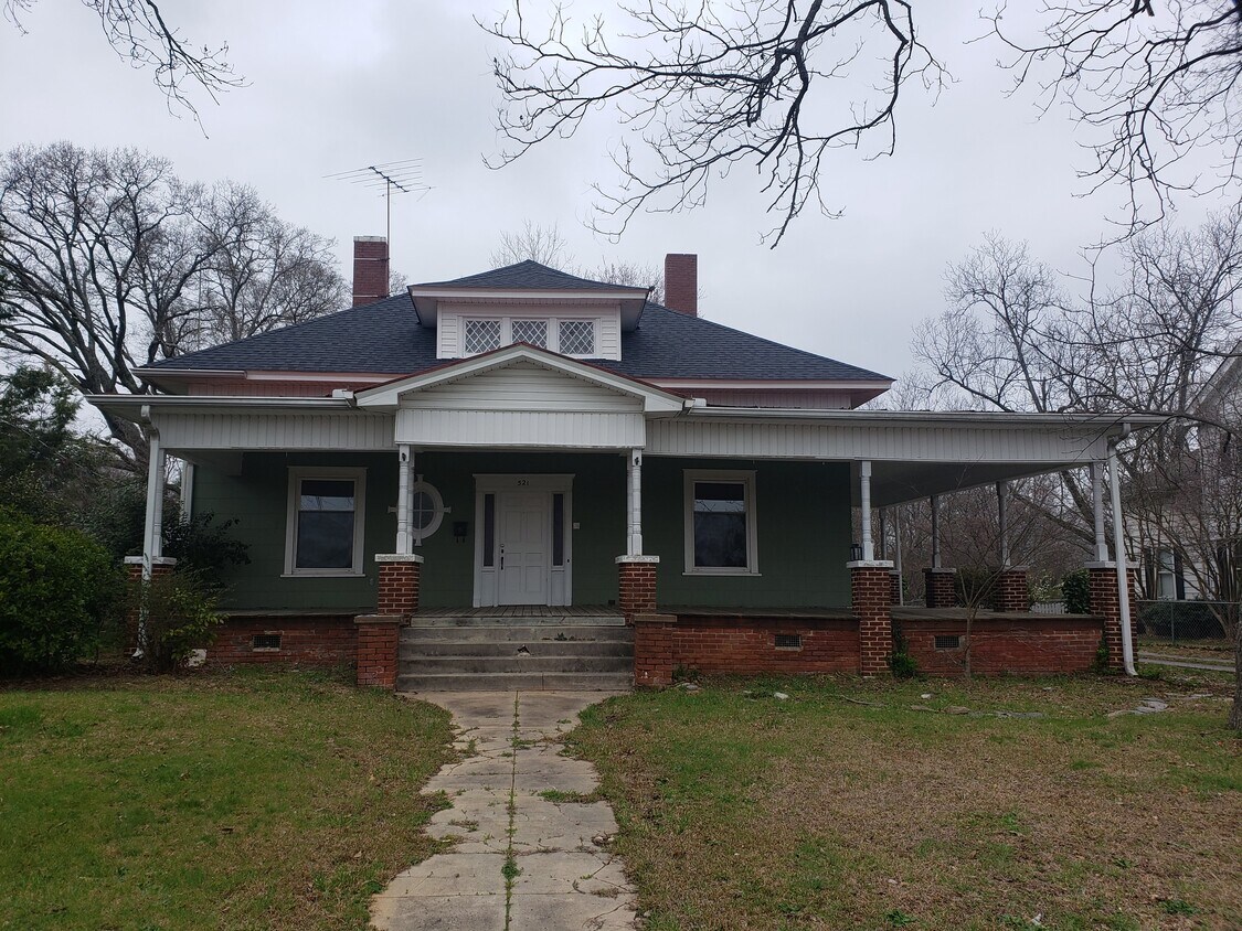 521 NE Main St, Easley, SC 29640 House for Rent in Easley, SC