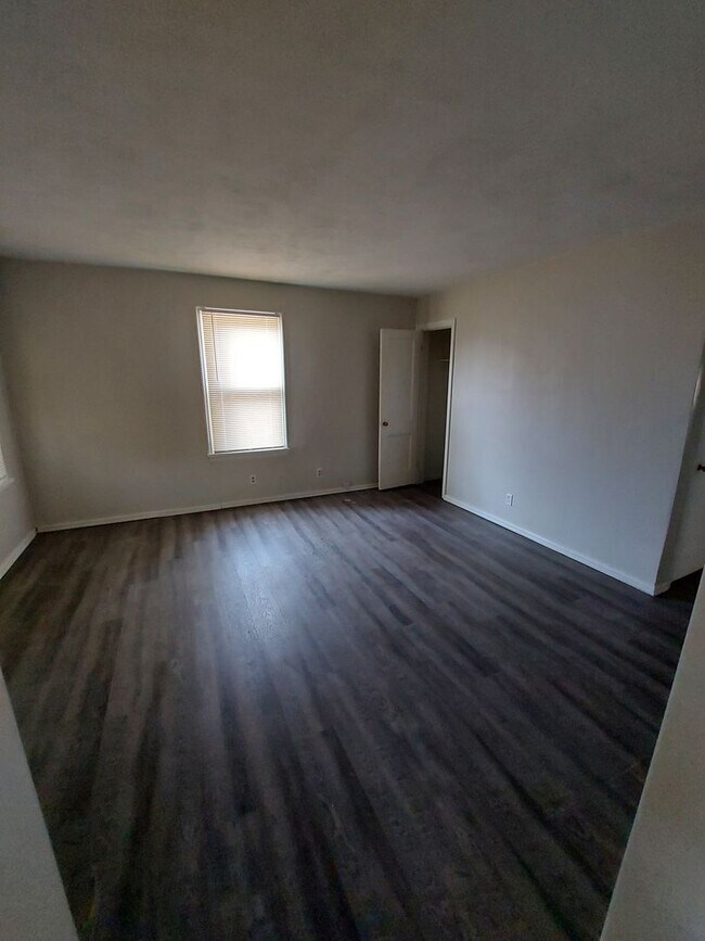 Foto del edificio - Recently Updated 2BD