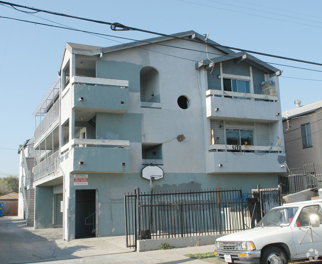 Building Photo - 3170 Estara Ave