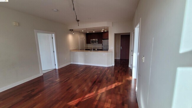 Building Photo - 585 9th St