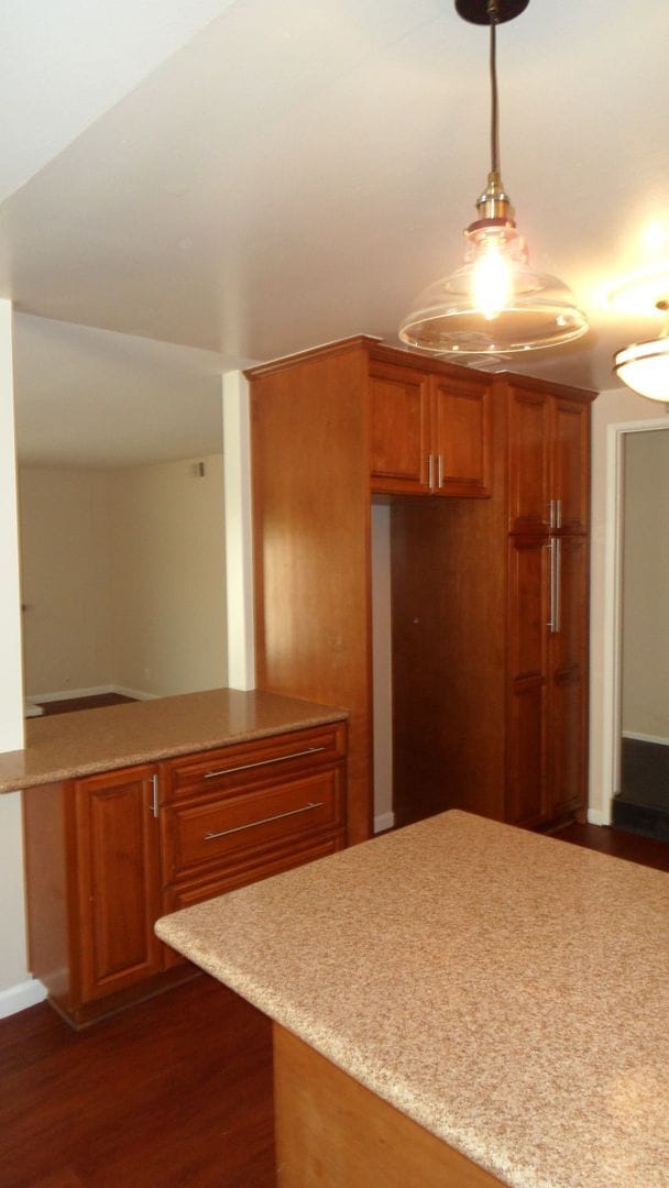 Building Photo - Spacious 6 Bedroom, 3 Bathroom, Single Fam...