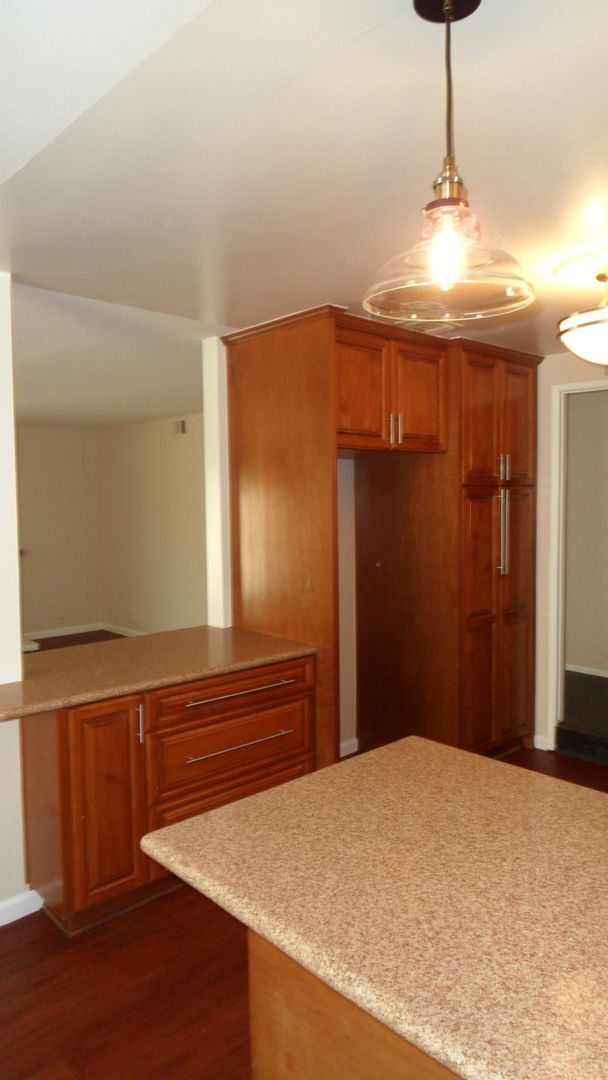 Foto del edificio - Spacious 6 Bedroom, 3 Bathroom, Single Fam...