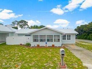 Foto principal - 17842 Lynn St