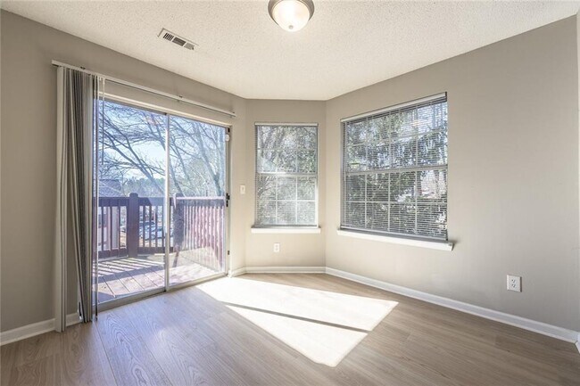 Foto del edificio - 1107 Sandy Ln Dr