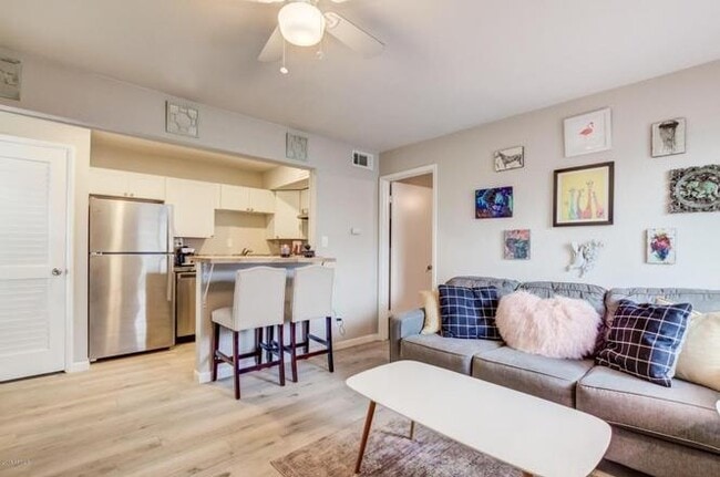 Building Photo - Fourplex 816