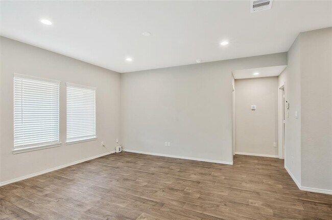 Foto del edificio - 5223 Tremont Ests Trl