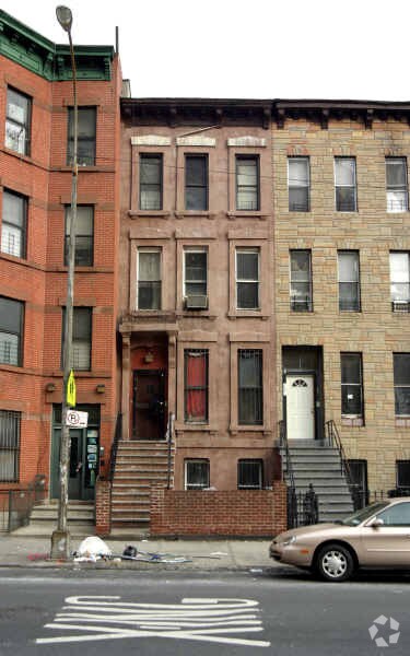 Primary Photo - 121 Lewis Ave