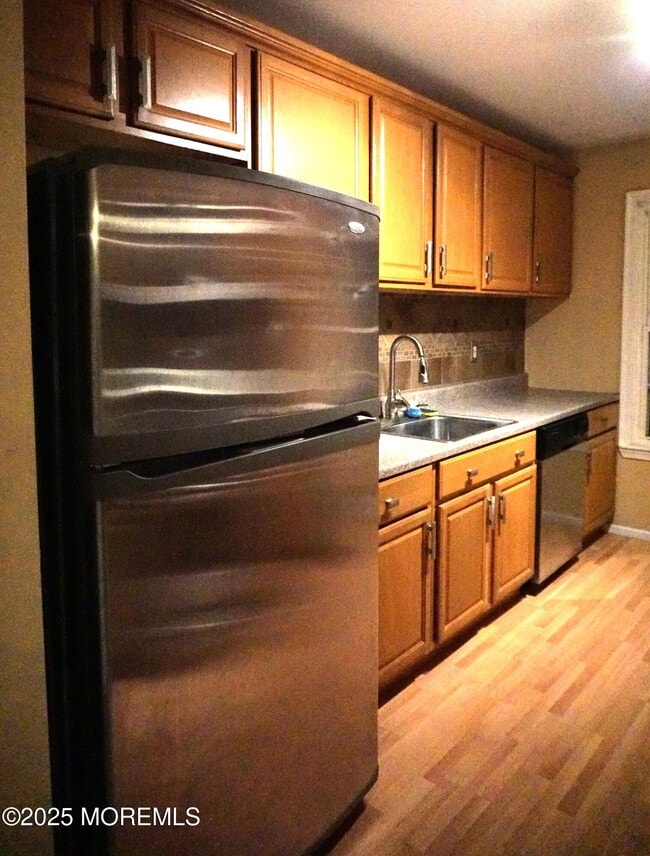 Building Photo - 414 Brookview Ct