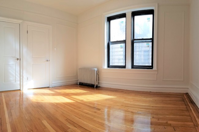 Building Photo - 121 Parkside Ave