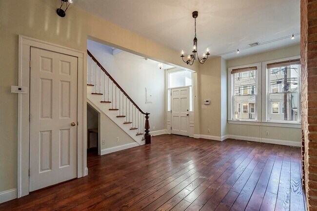 Foto del edificio - 114A Cottage St