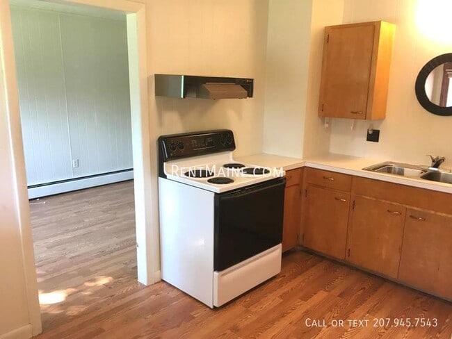 Building Photo - 14 Coldbrook Rd