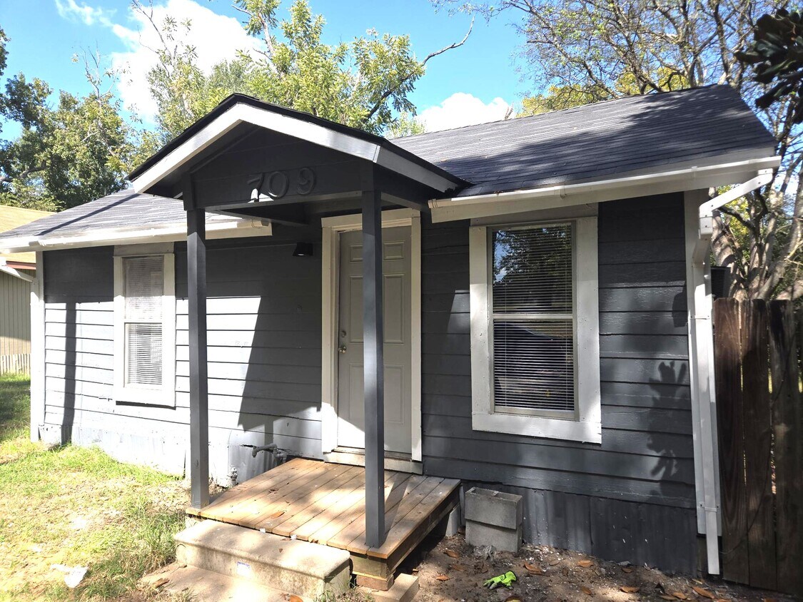 Foto principal - 1709 Boney St