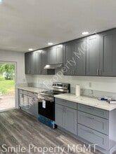 Building Photo - 412 SE 139th Ave