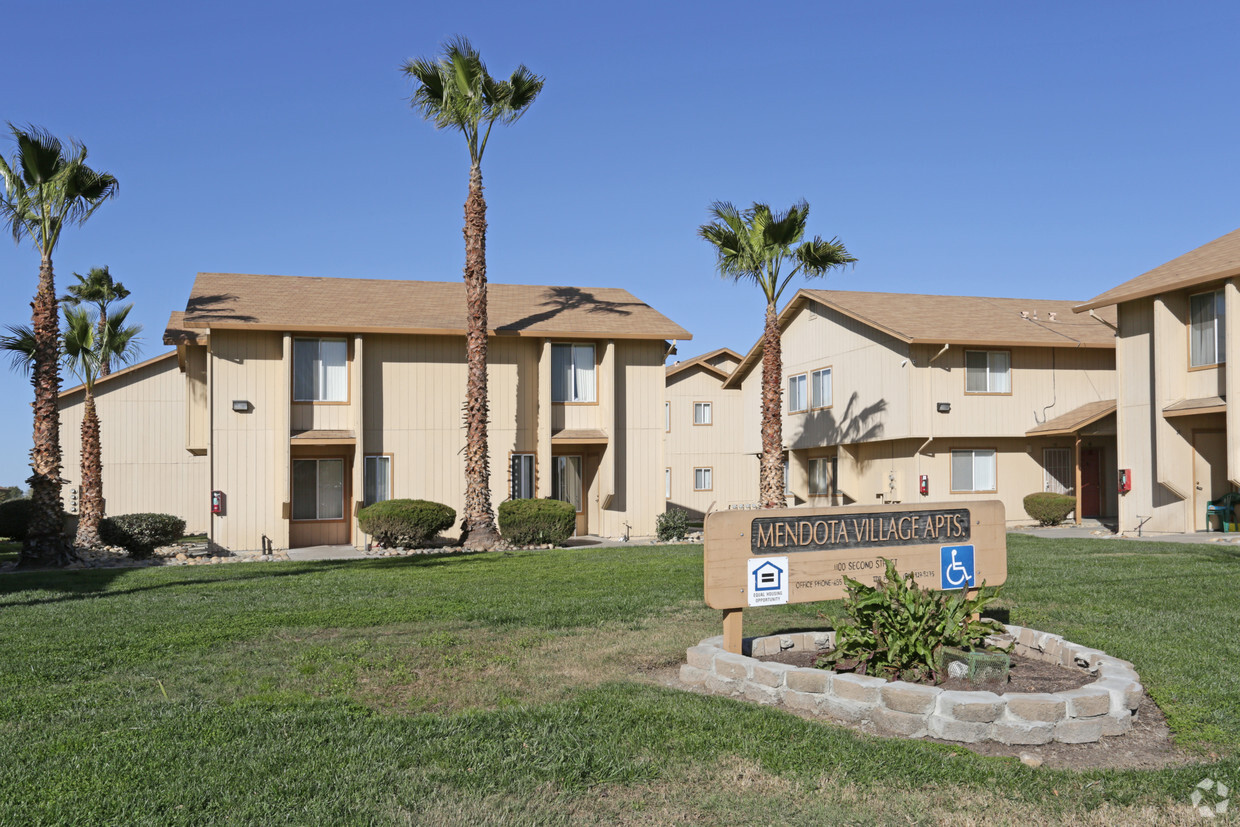 Foto principal - Mendota Village Apartments