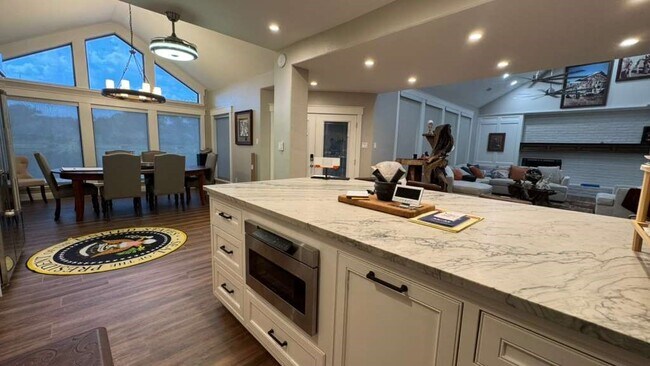 Foto del edificio - 7423 W Suddley Castle St