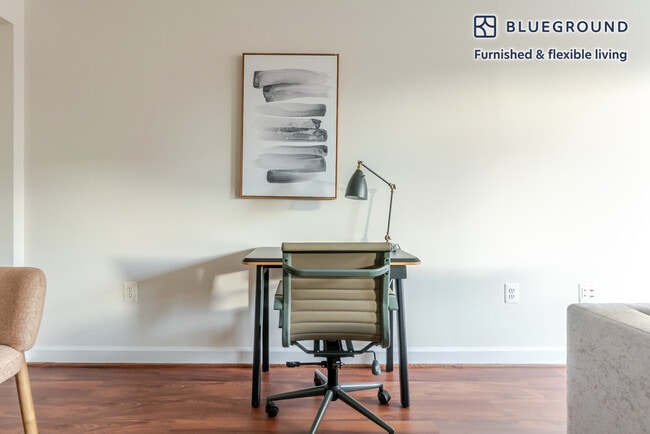 Building Photo - 3900 Fairfax Dr