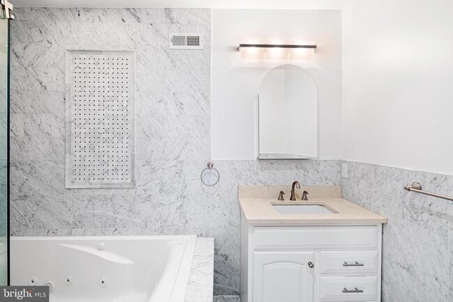 Building Photo - 1403 S 20th St