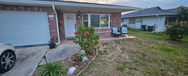 Foto del edificio - 137 Magnolia St