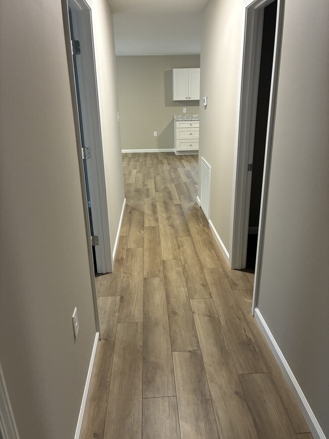 Building Photo - 101 Jewel Cove