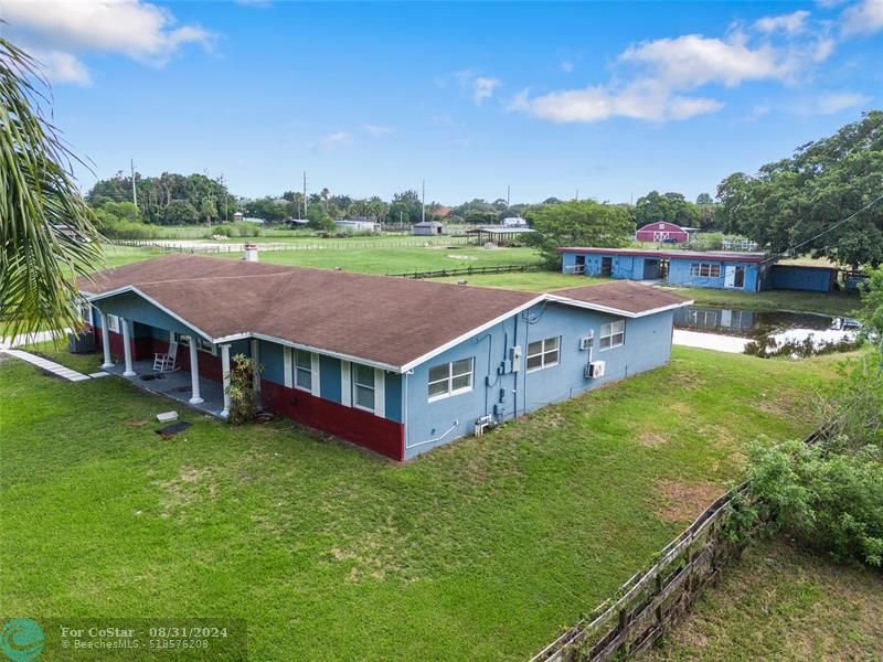 Foto principal - 1901 SW 112th Ave