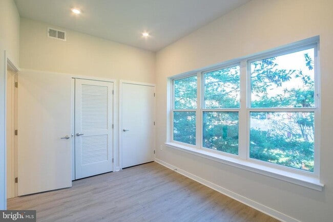 Building Photo - 1330 S Patton St