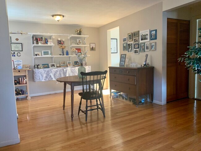 Building Photo - 8 Colonial Village Dr