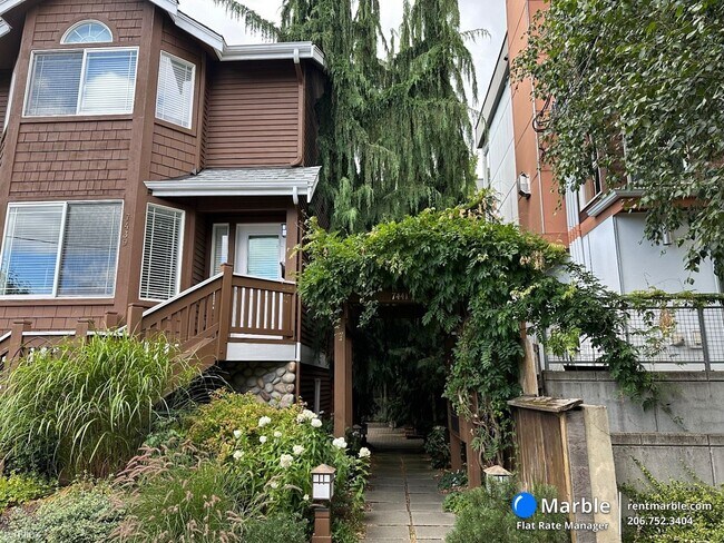 Foto del edificio - 2 br, 2 bath Townhome - 7441 4th Ave NE Apt A
