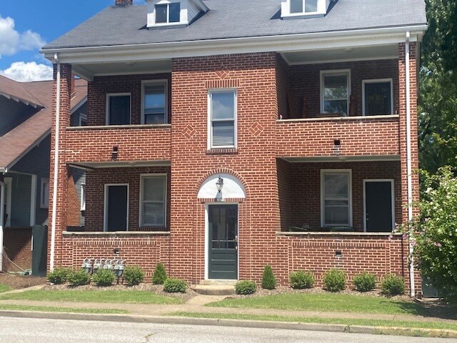 Street View - 1532 Lewis St