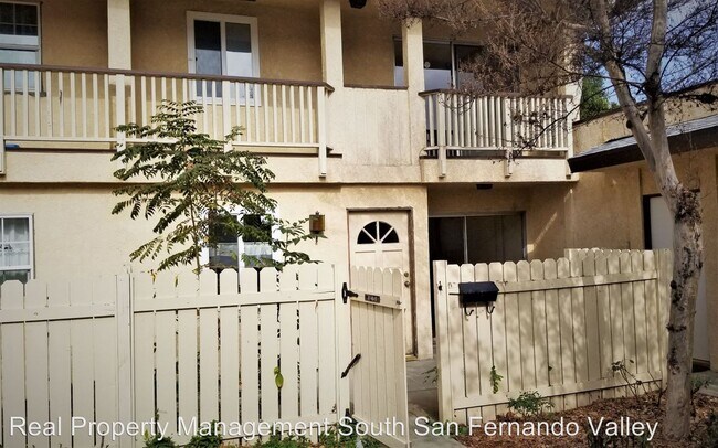 Building Photo - 3 br, 2.5 bath House - 8140 Canby Ave Unit 5