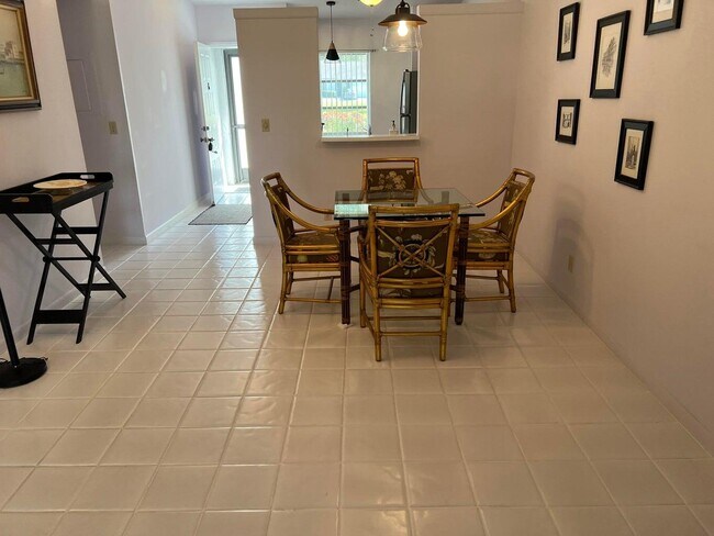 Foto del edificio - 8919 Sunnywood Pl