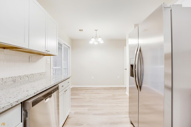 Foto del edificio - 6132 Lakeshore Dr SE