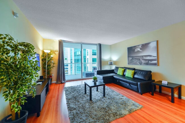 Building Photo - 1200 Brickell Bay Dr