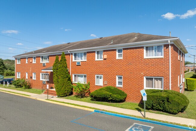 Fotografía del edificio - Crossroads Manor Apartments
