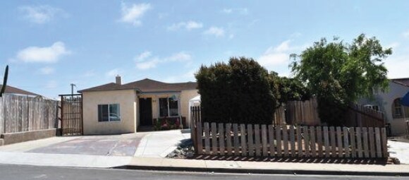 Building Photo - 3137-3141 Valle Ave