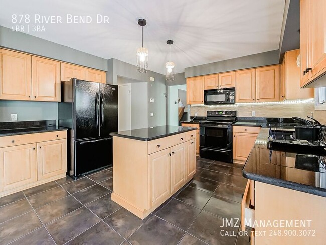 Foto del edificio - 878 River Bend Dr