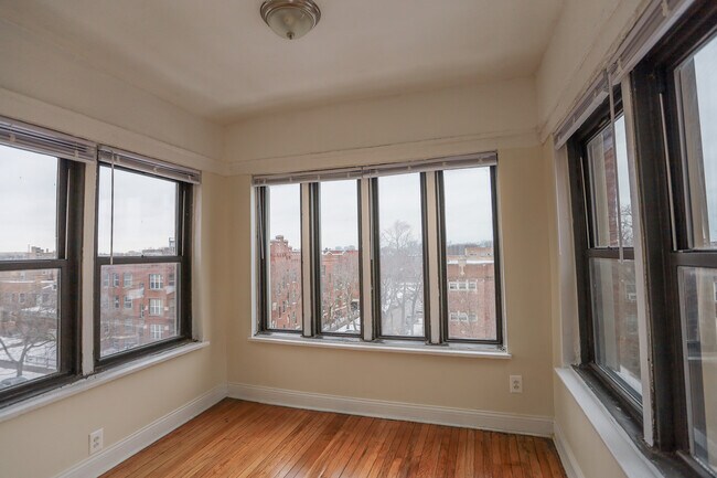 Building Photo - 7455 Greenview