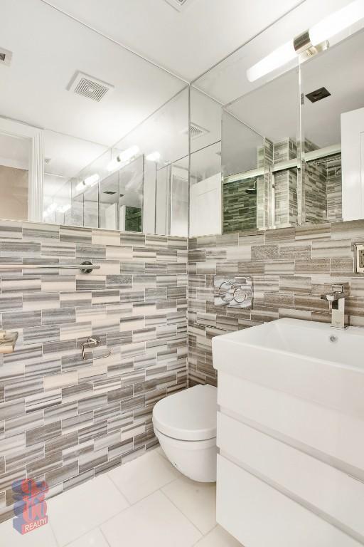 Building Photo - 2100 2nd Ave