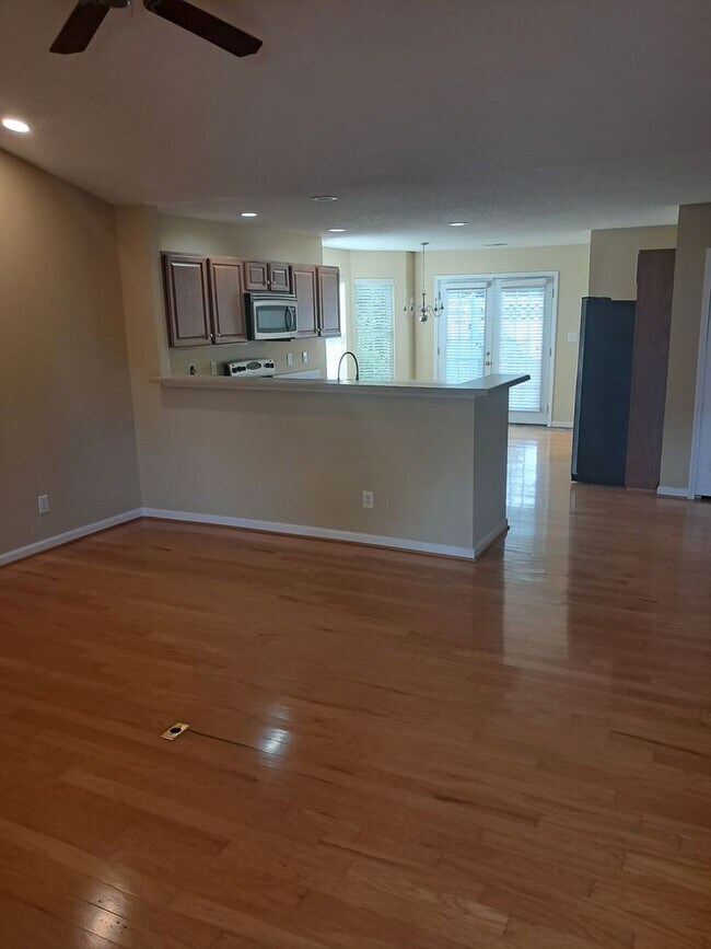 Foto del edificio - Townhouse / Whitsett