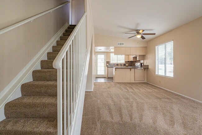 Building Photo - 450 Tava Ln