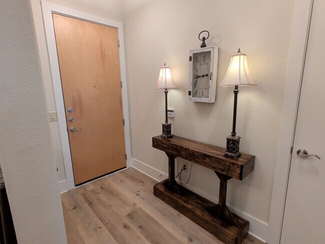 Building Photo - 2-Bed/2-Bath in Green Hills/Hillsboro Village