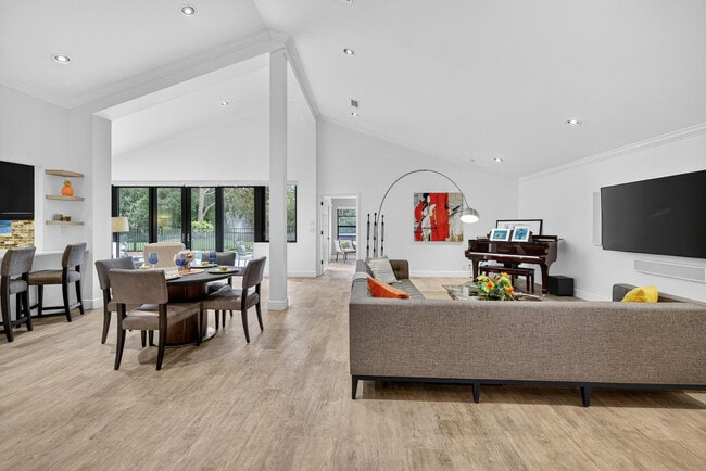 Foto del edificio - 2801 Deer Creek Country Club Blvd