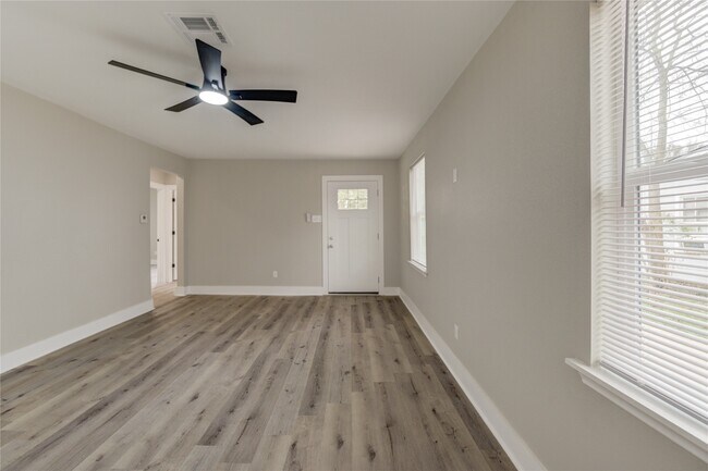 Foto del edificio - 6603 Narcissus St