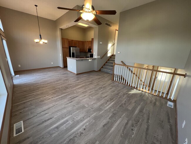 Building Photo - 10651 Pond Curve