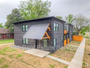 Building Photo - 1010 North Pkwy