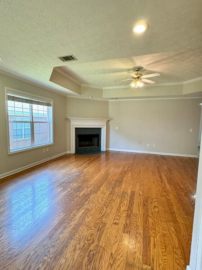 Foto del edificio - Spacious 3BR/2BA Home with Huge Fenced Backyard