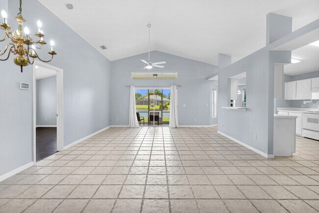 Foto del edificio - 2340 Commodores Club Blvd