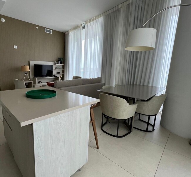 Foto del edificio - Seasonal Rental – Stunning Corner 1Bed/1Ba...