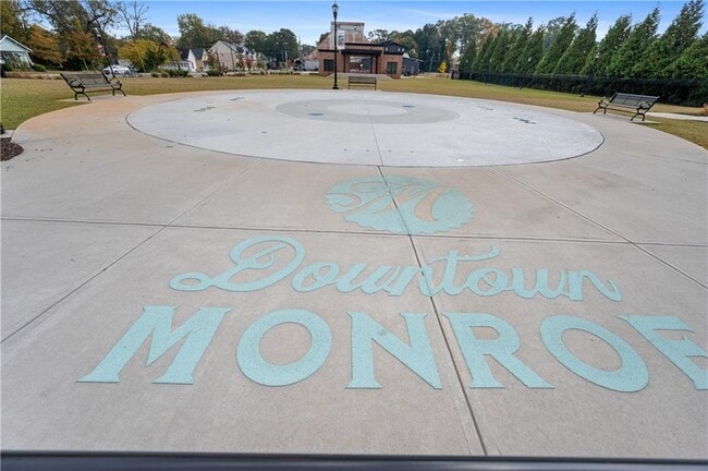 Building Photo - 1007 New Lacy St